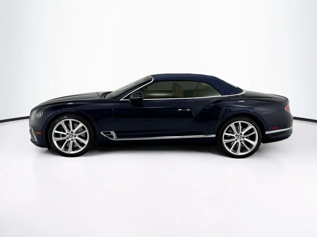 Used 2021  Bentley V8 image 16