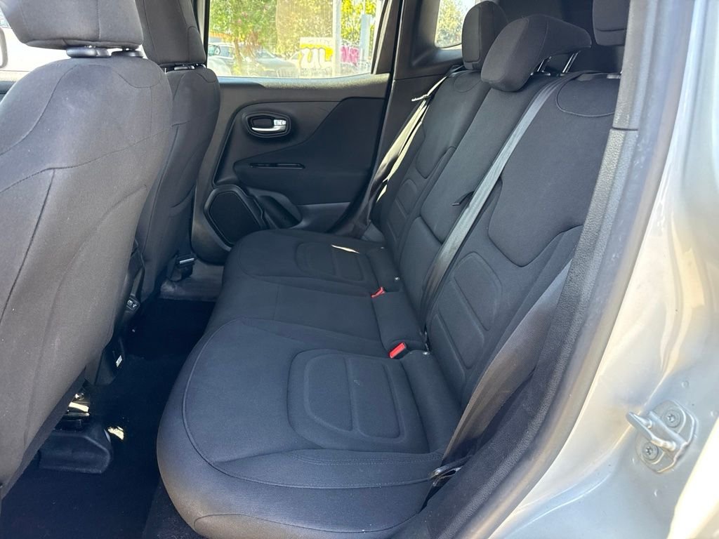 Used 2020 Silver Jeep Latitude image 16