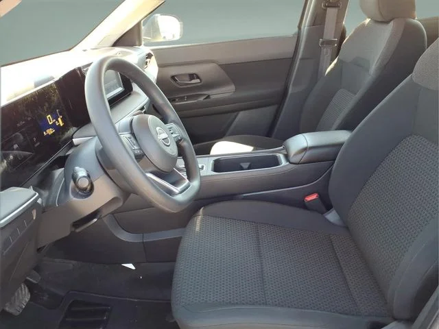 Used 2025 Brown Nissan S image 11