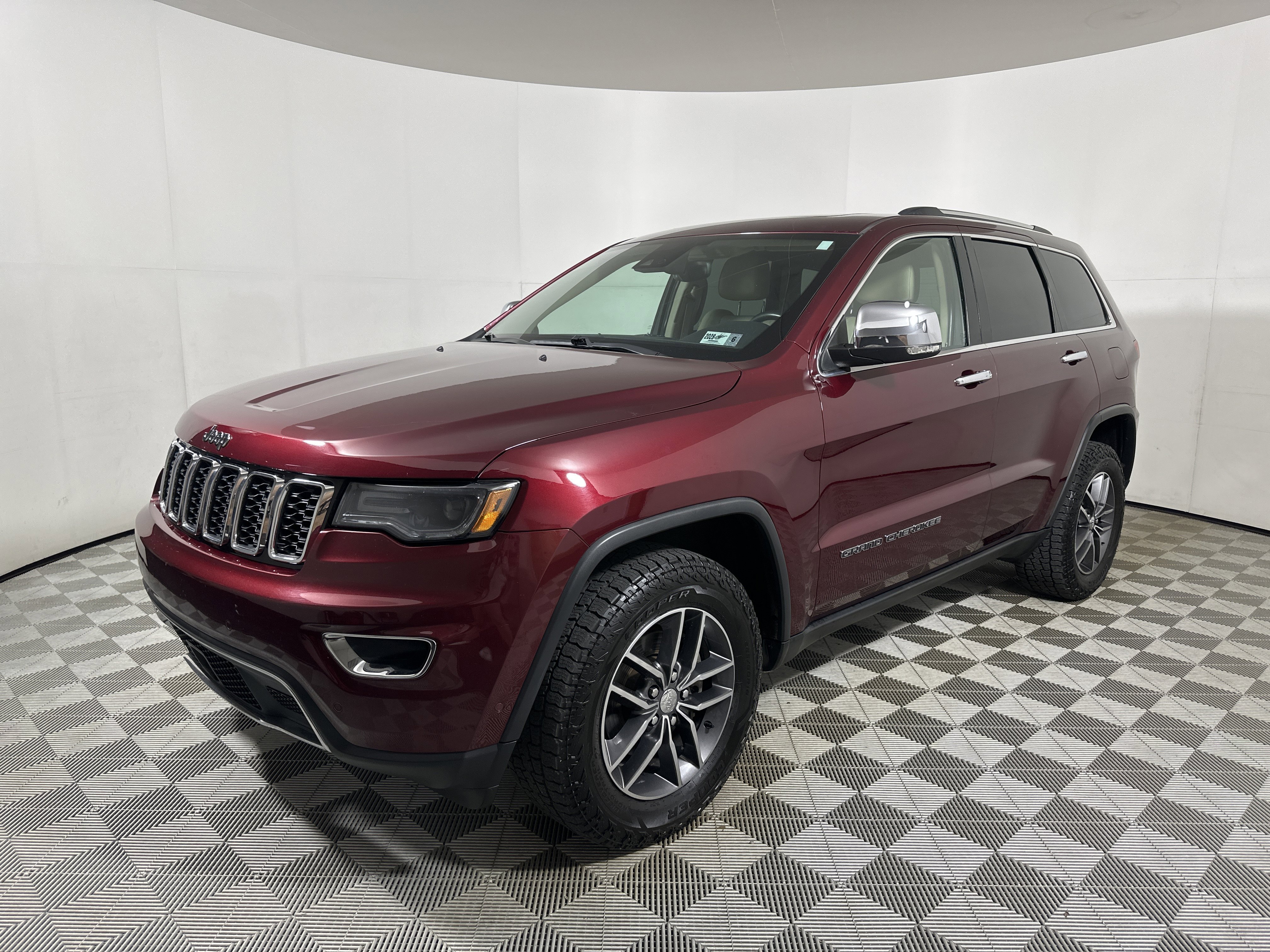 Used 2017 Velvet Red Pearlcoat Jeep Limited image 3