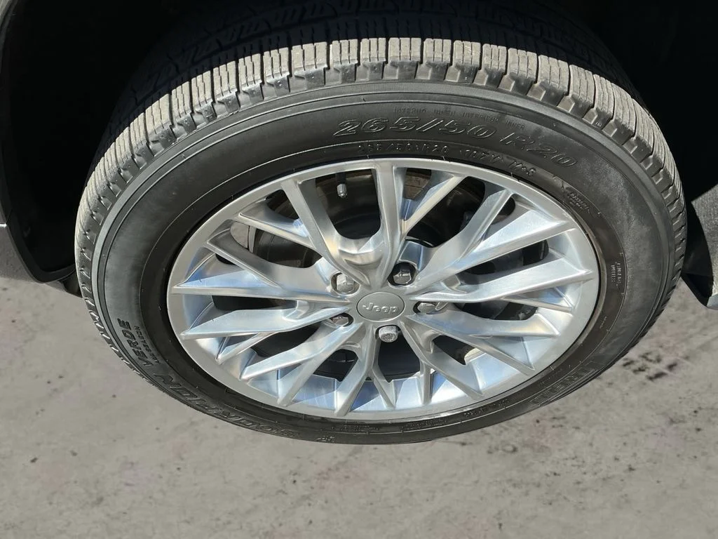 Used 2021 Gray Jeep Summit image 9