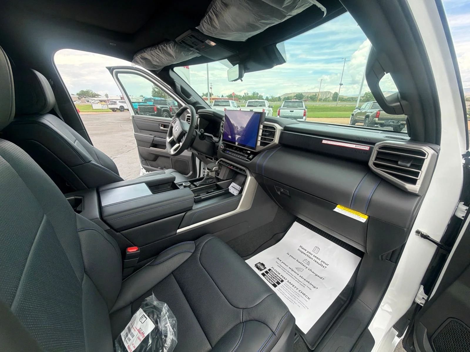 New 2026 Wind Chill Pearl Toyota Platinum image 30