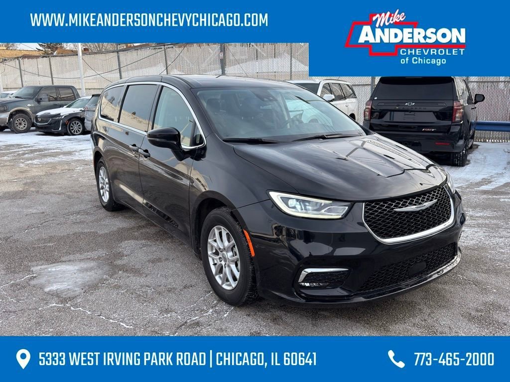 2024 Chrysler Pacifica Touring L's photo