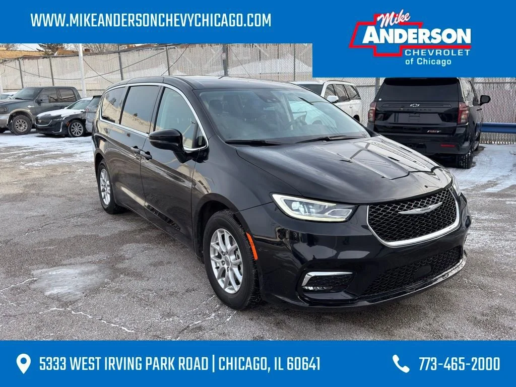 2024 Chrysler Pacifica Touring L's photo