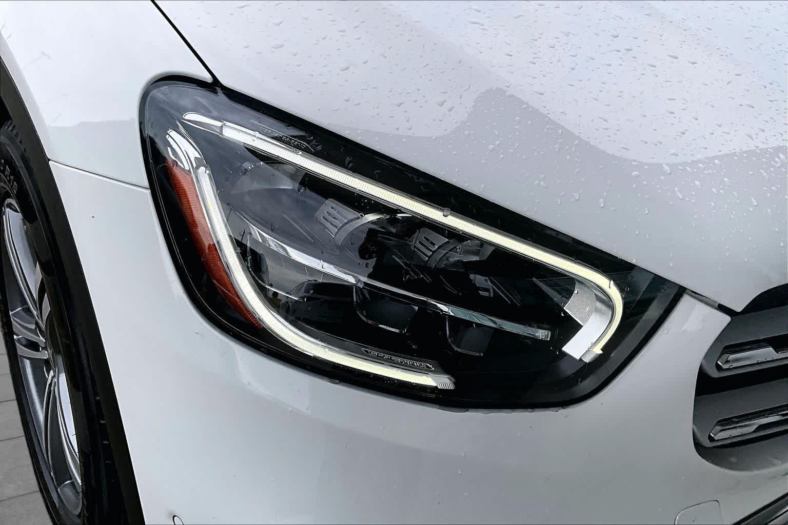 Used 2022 Polar White Mercedes-Benz GLC 300 image 24