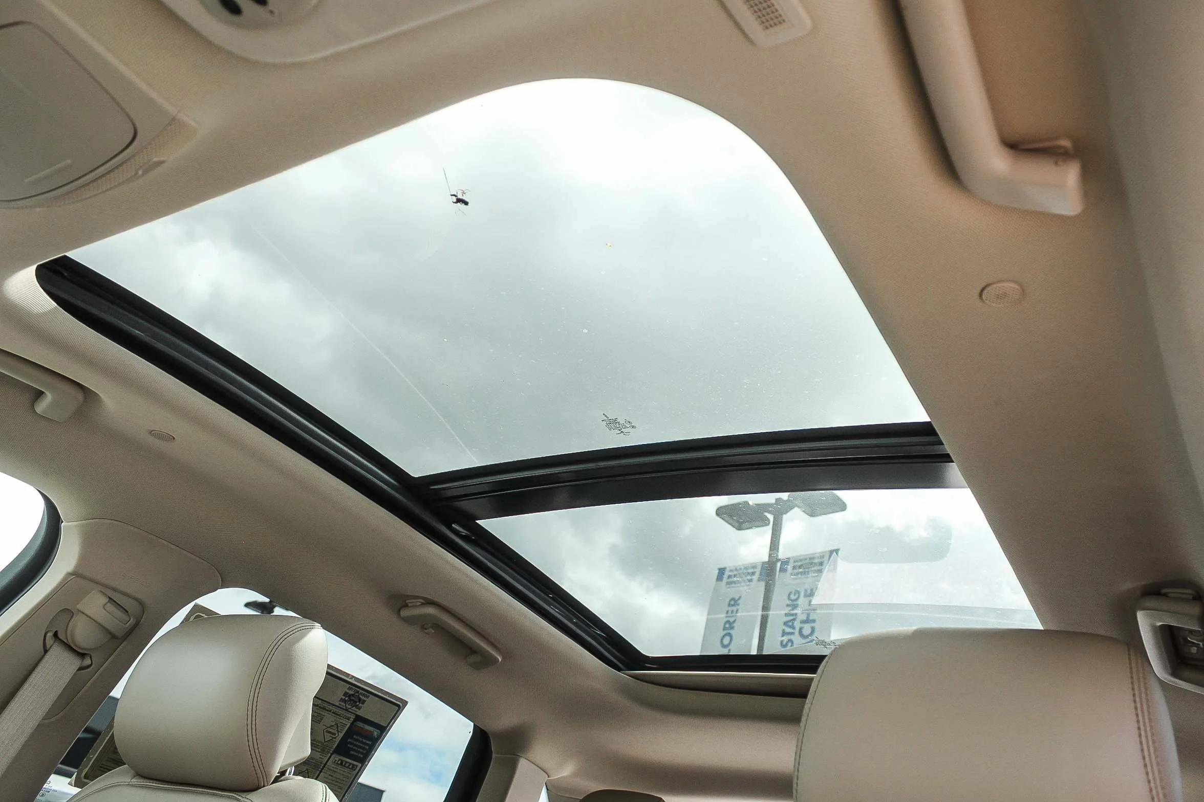 Certified Used 2022 Pearl Metallic Lincoln Reserve image 31
