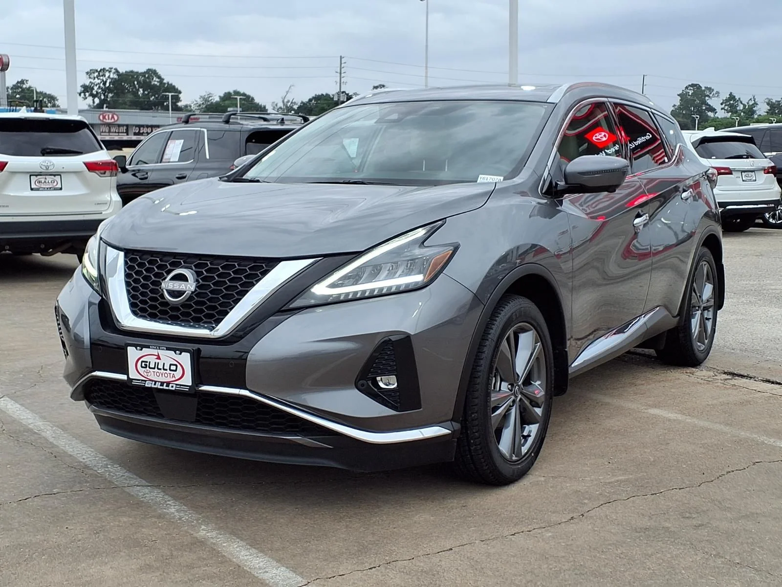 Used 2023 Gray Nissan Platinum image 3