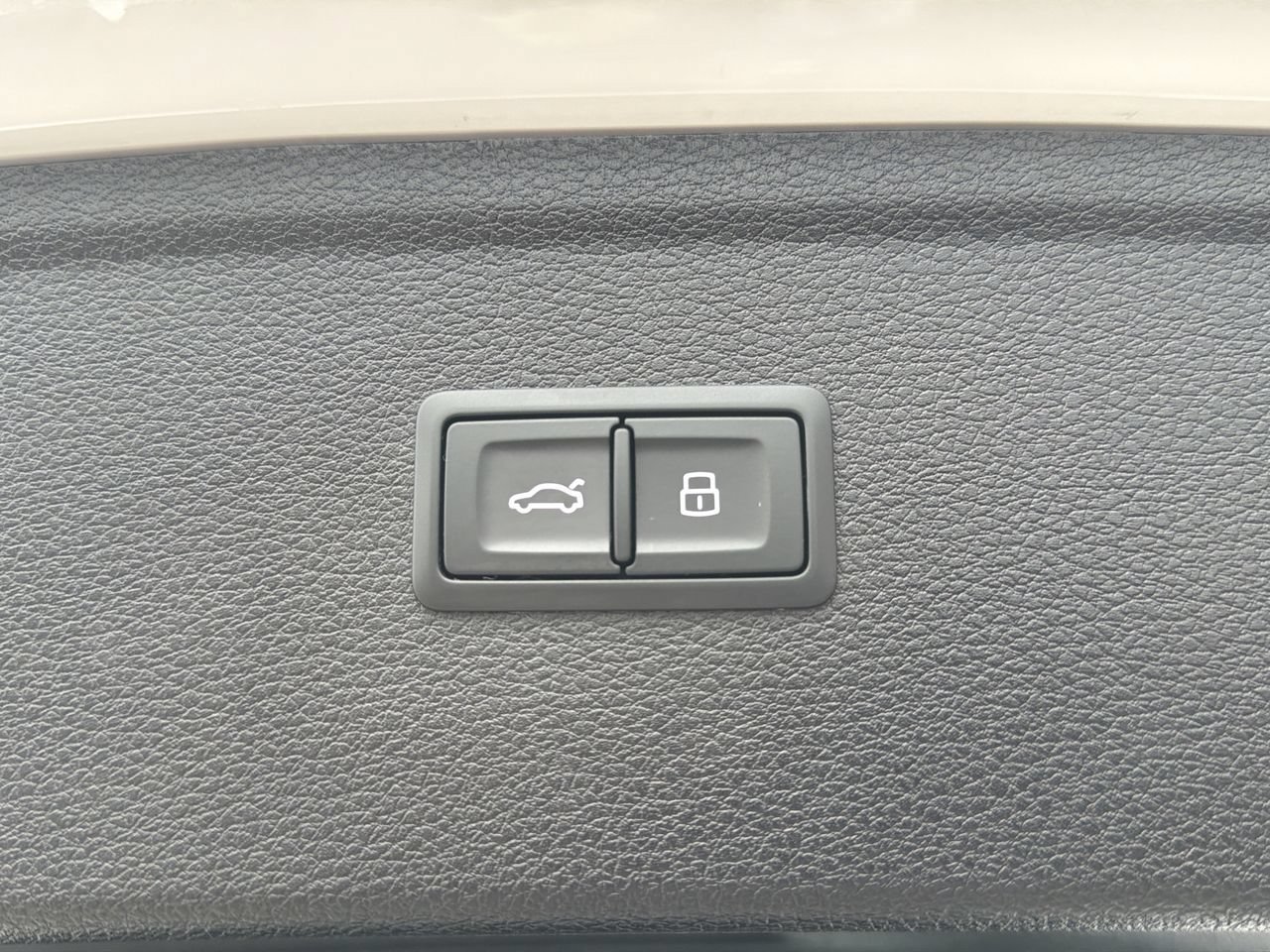 Used 2024 Arkona White Audi 40 Premium image 9