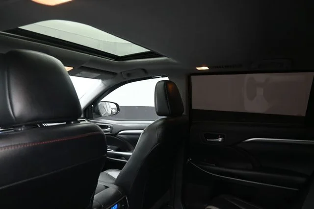 Used 2019 Midnight Black Metallic Toyota SE image 20