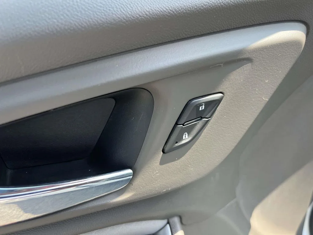 Used 2020 White Chevrolet LS image 17