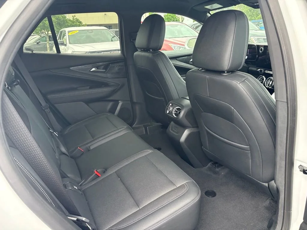 Used 2024 Summit White Chevrolet LT image 7