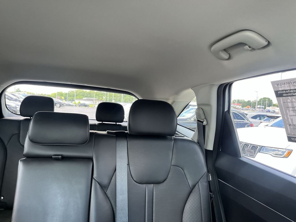 Used 2025 White Kia S image 14