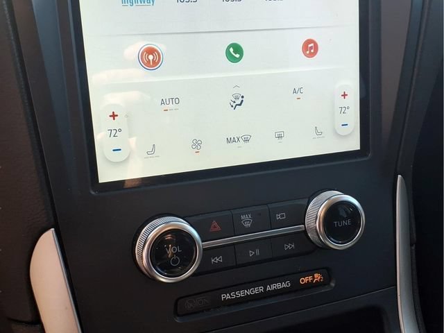 Used 2024  Ford SEL image 9