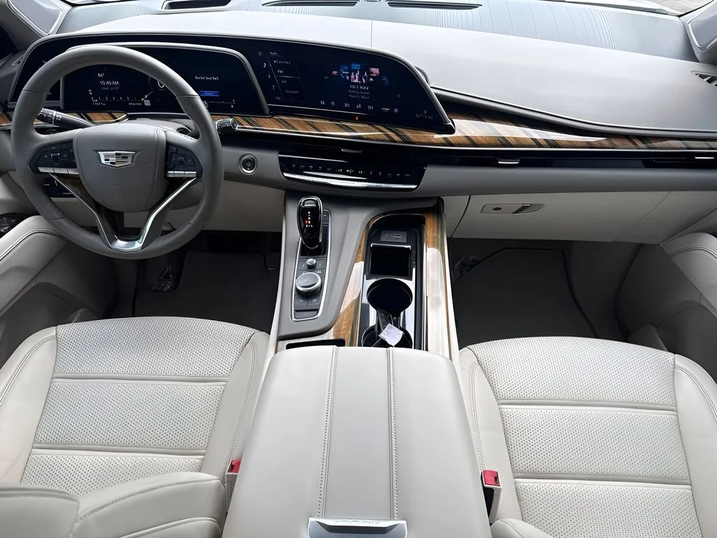 Used 2023 Crystal White Tricoat Cadillac Sport Platinum image 18