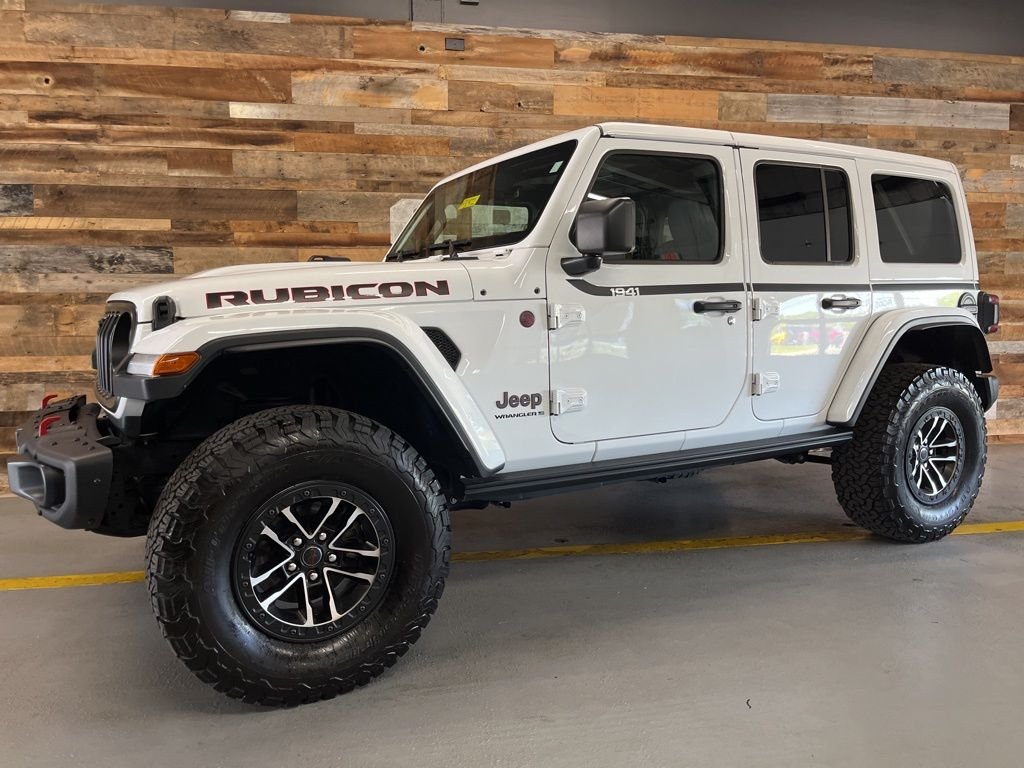 Used 2025 Bright White Clearcoat Jeep Rubicon X image 19