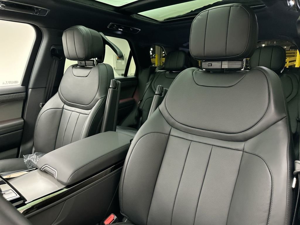 New 2026 Fuji White Land Rover SE image 10