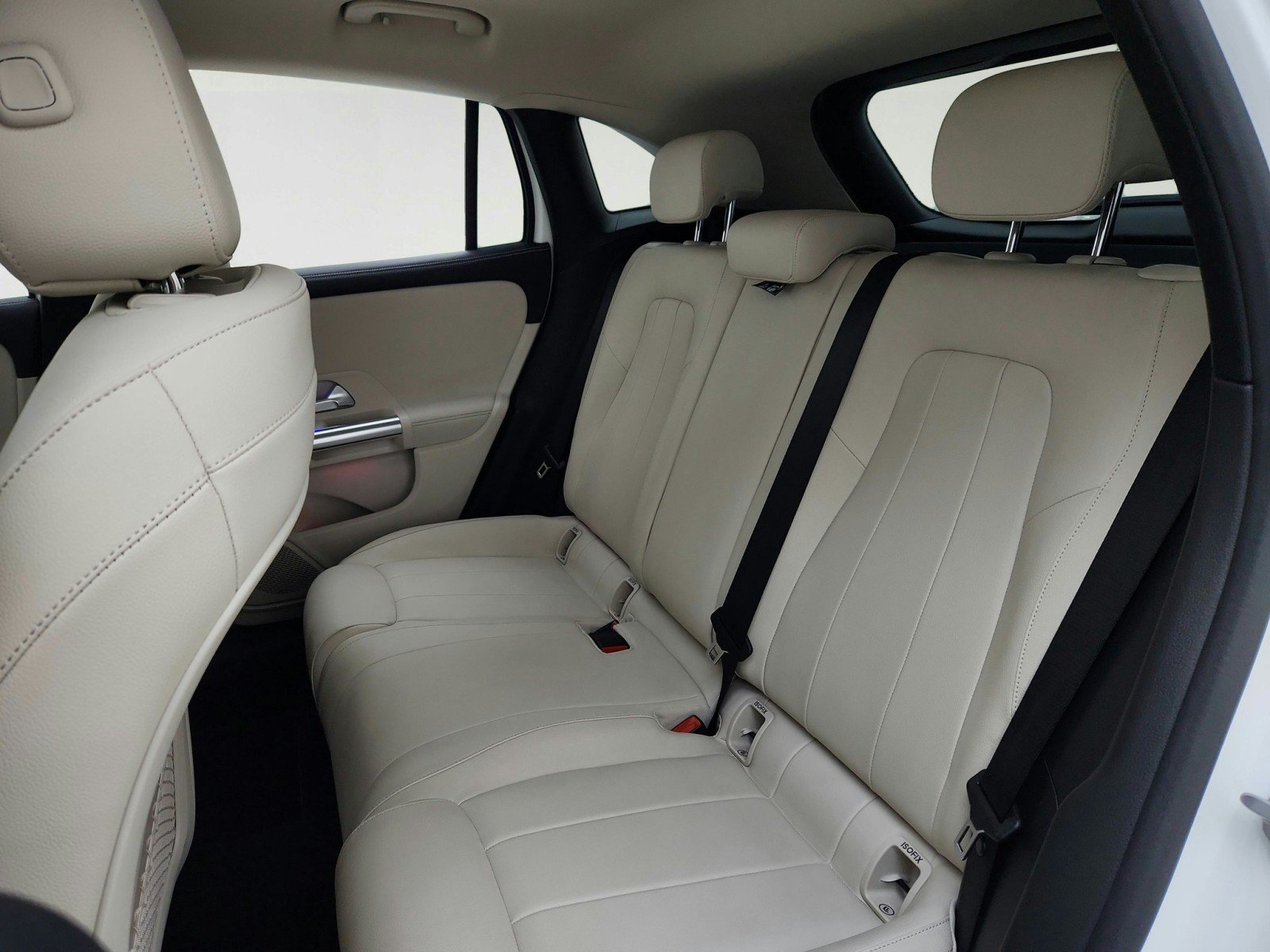 Used 2021 Polar White Mercedes-Benz GLA 250 image 26