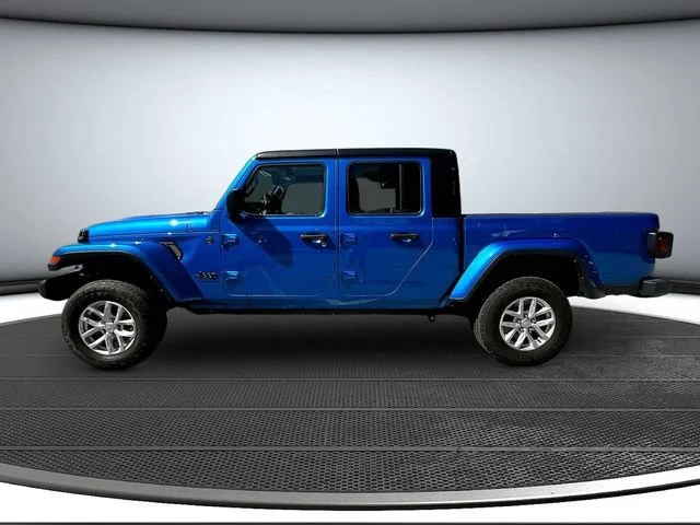 Used 2023 Blue Jeep Sport S 4x4 image 3