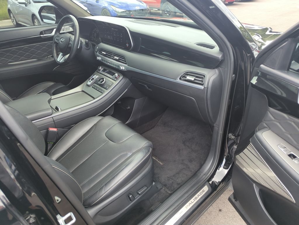 Used 2022 Black Hyundai Calligraphy image 40