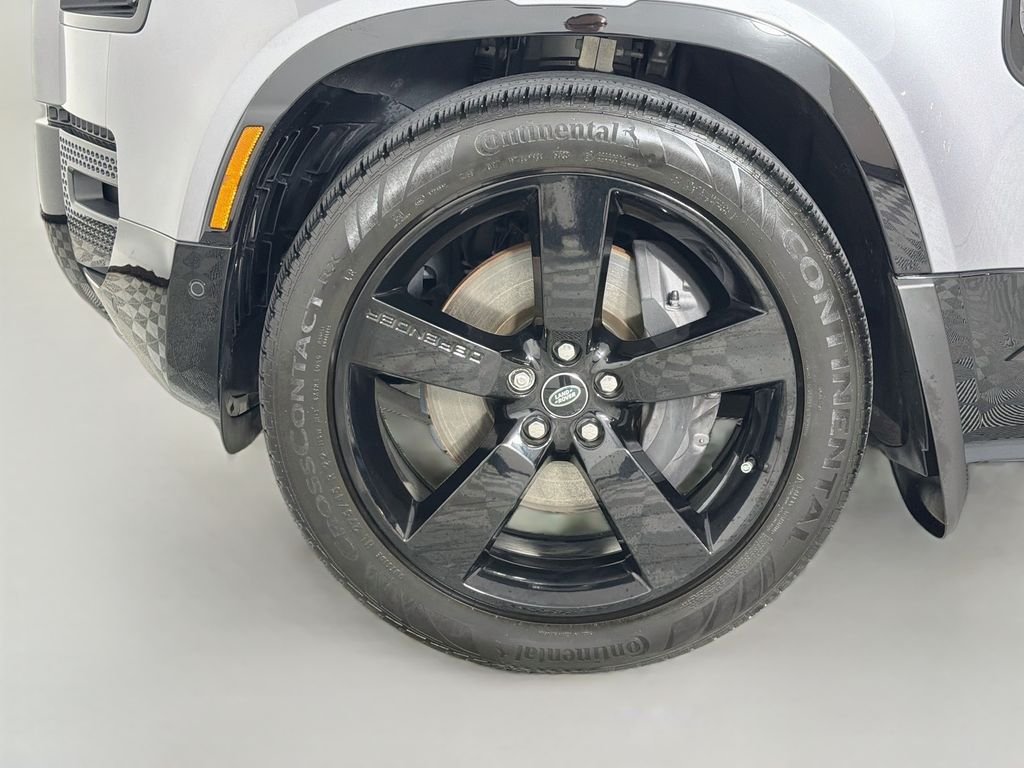 Certified Used 2024 Eiger Grey Metallic Land Rover X-Dynamic SE image 34