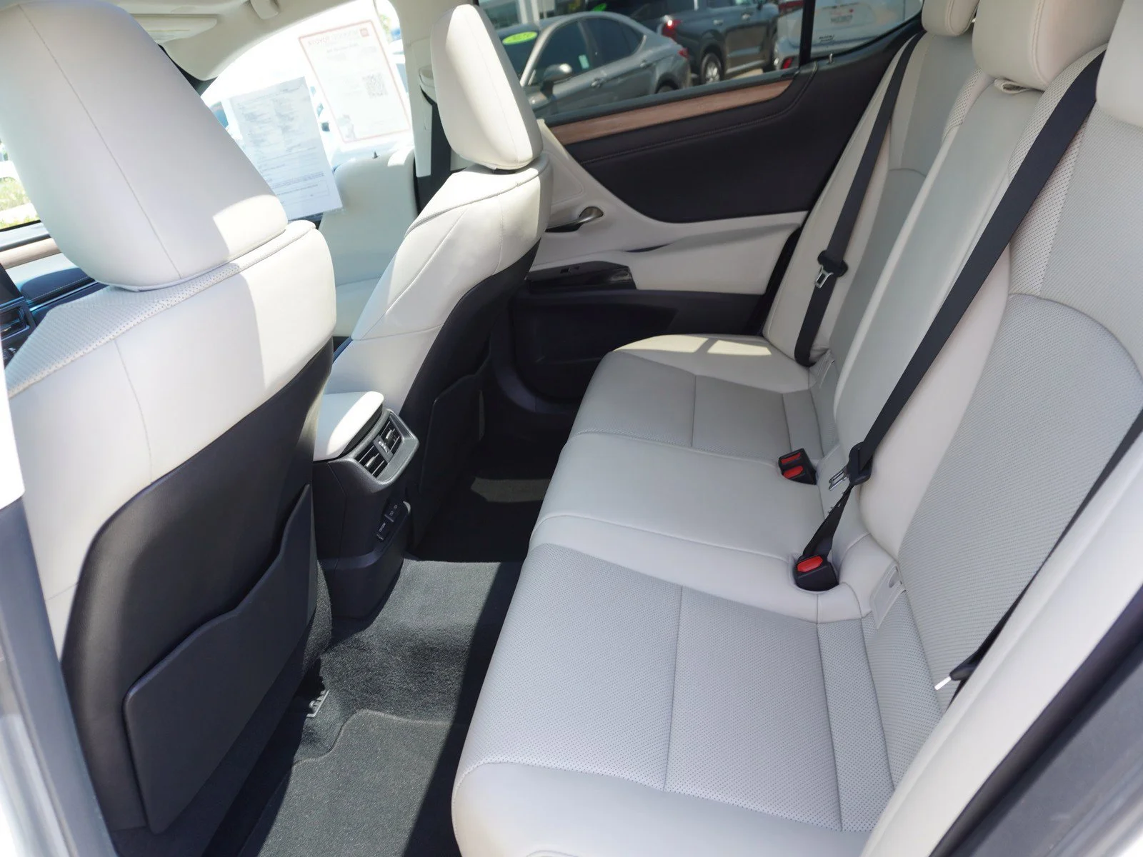 Used 2024 White Pearl Lexus ES 350 image 12