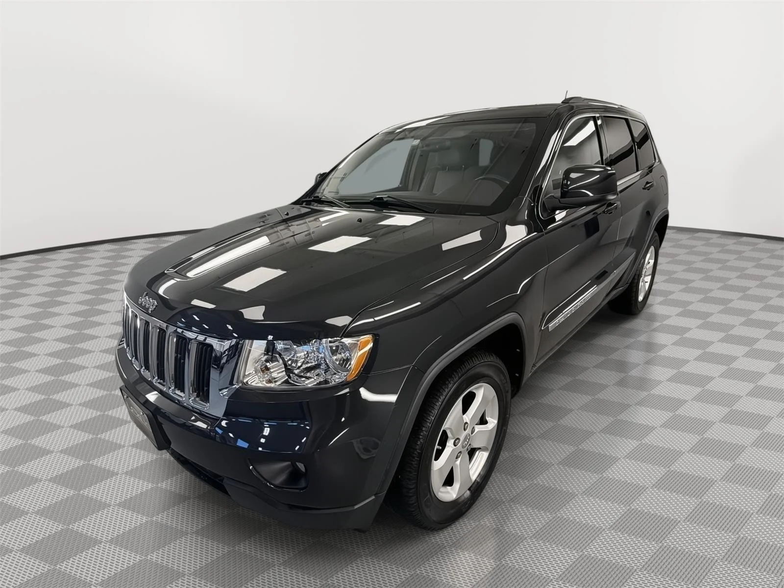 Used 2011 Dark Charcoal Pearl Jeep Laredo image 7