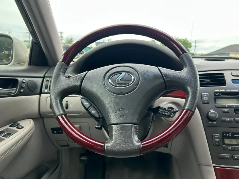Used 2003 Gold Lexus ES 300 Sedan 4D image 42