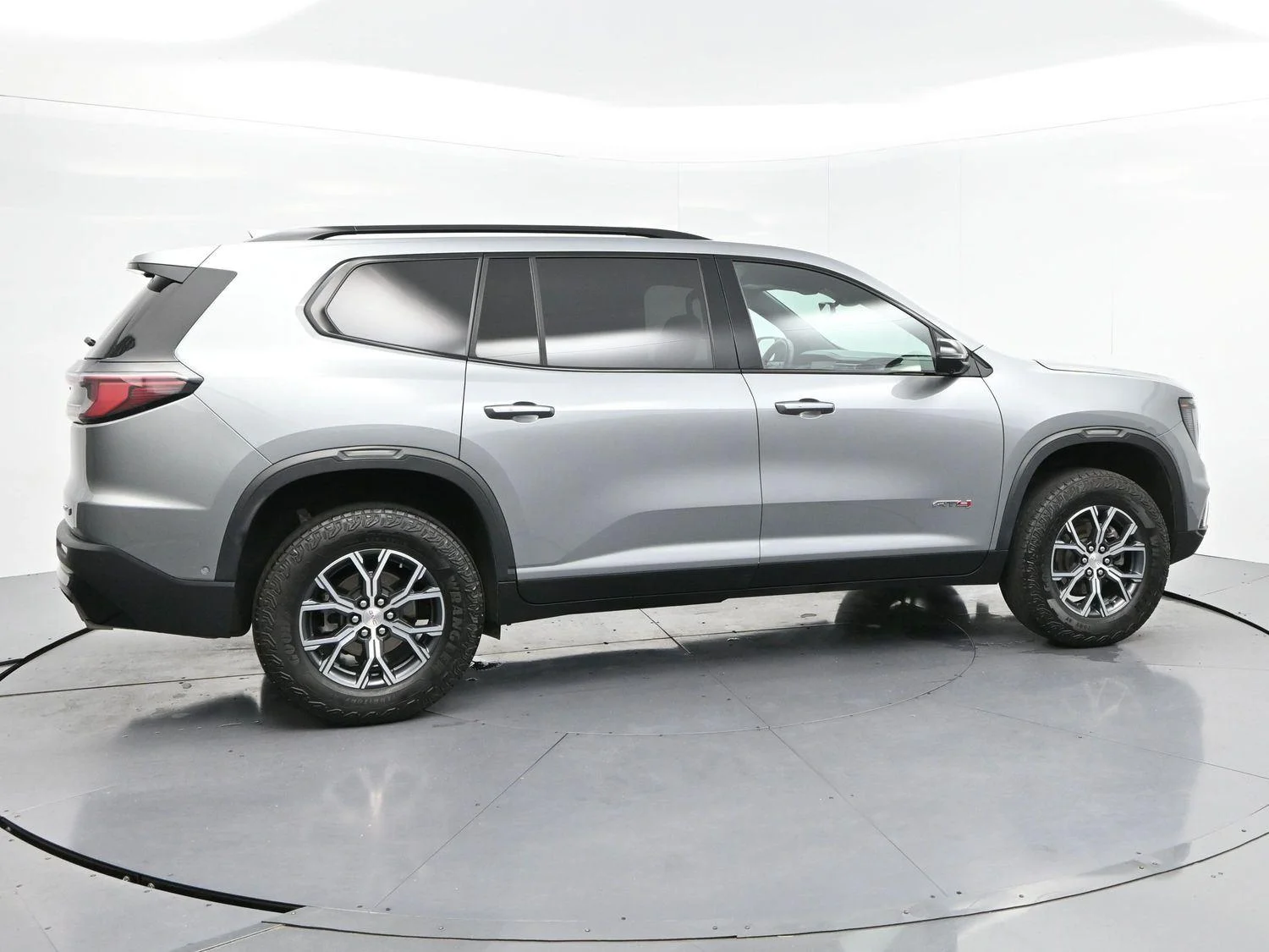 Used 2025 Sterling Metallic GMC AT4 image 8