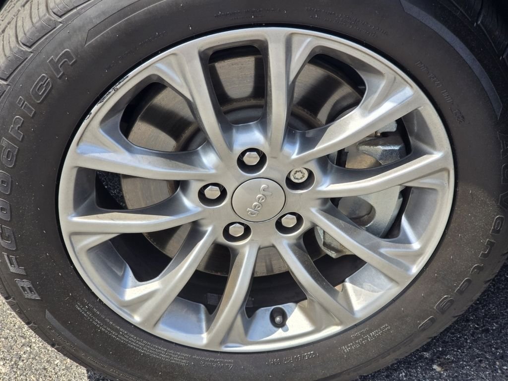 Used 2019 Black Jeep Latitude Plus image 6