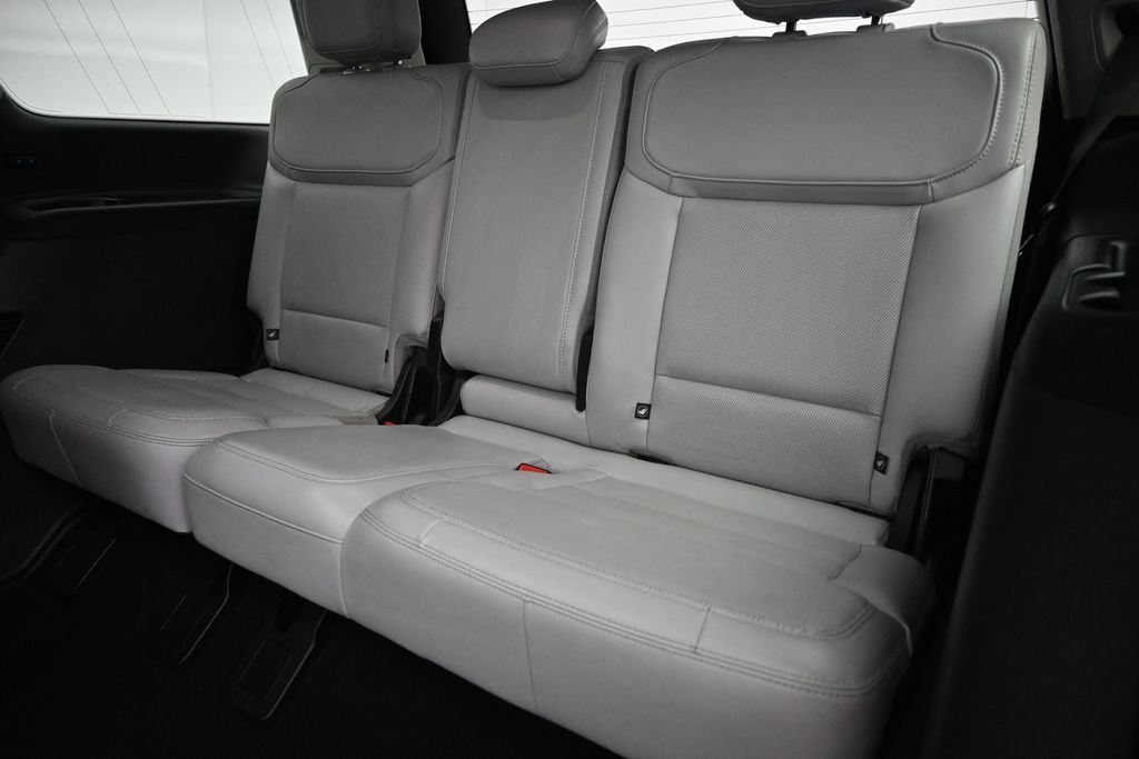 Used 2025 Silver Ford Platinum image 25