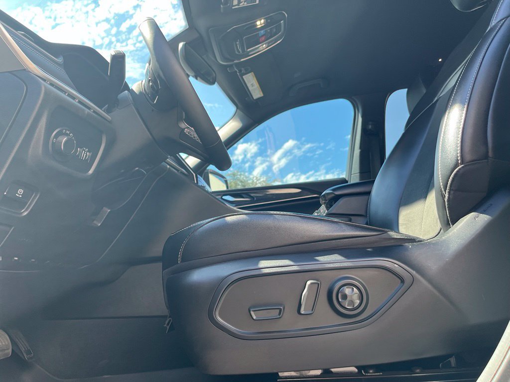 Used 2023 White Jeep Altitude image 8