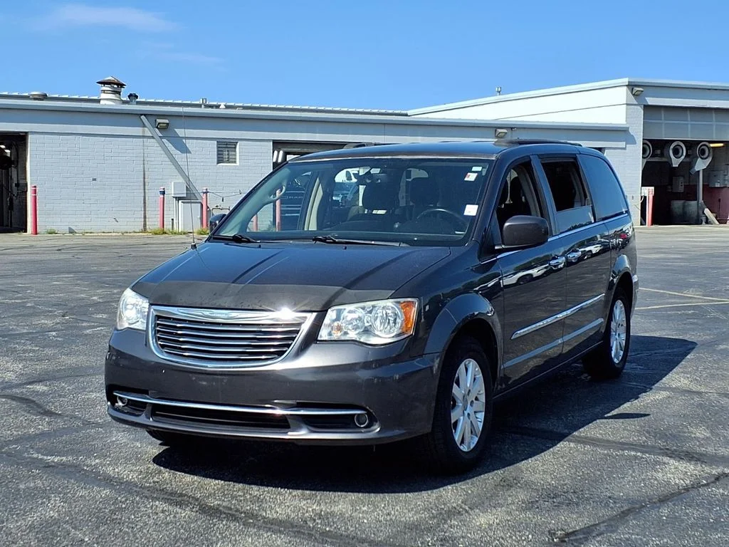 Used 2016 Chrysler Town & Country Touring with VIN 2C4RC1BG3GR142549 for sale in Kansas City