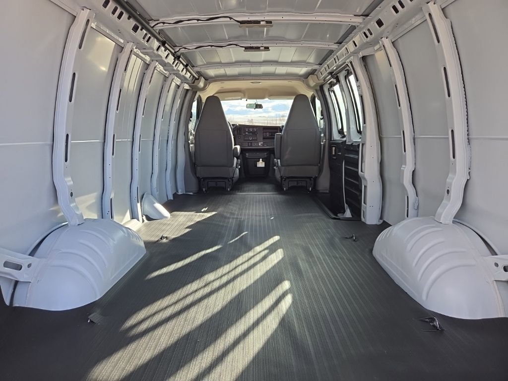 2025 Chevrolet Express Cargo Work Van - Photo 14