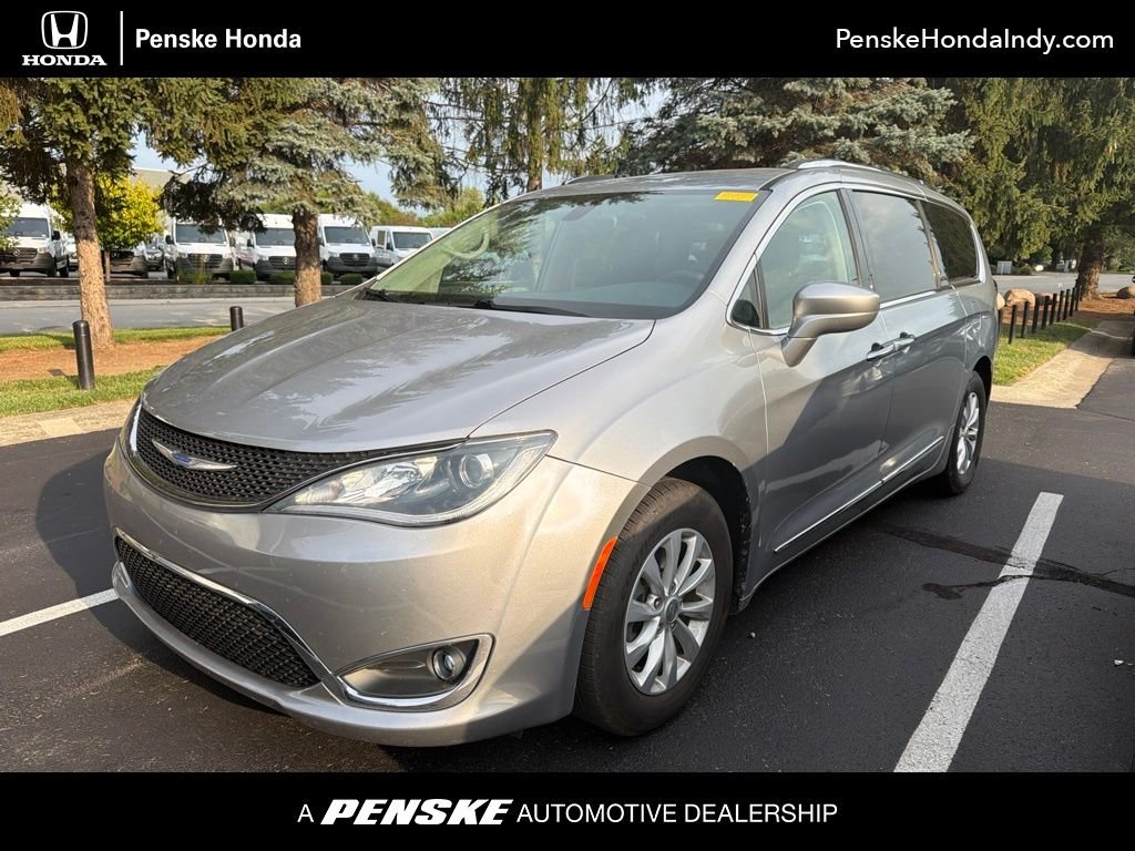 Used 2019 Billet Silver Metallic Chrysler Touring L image 1