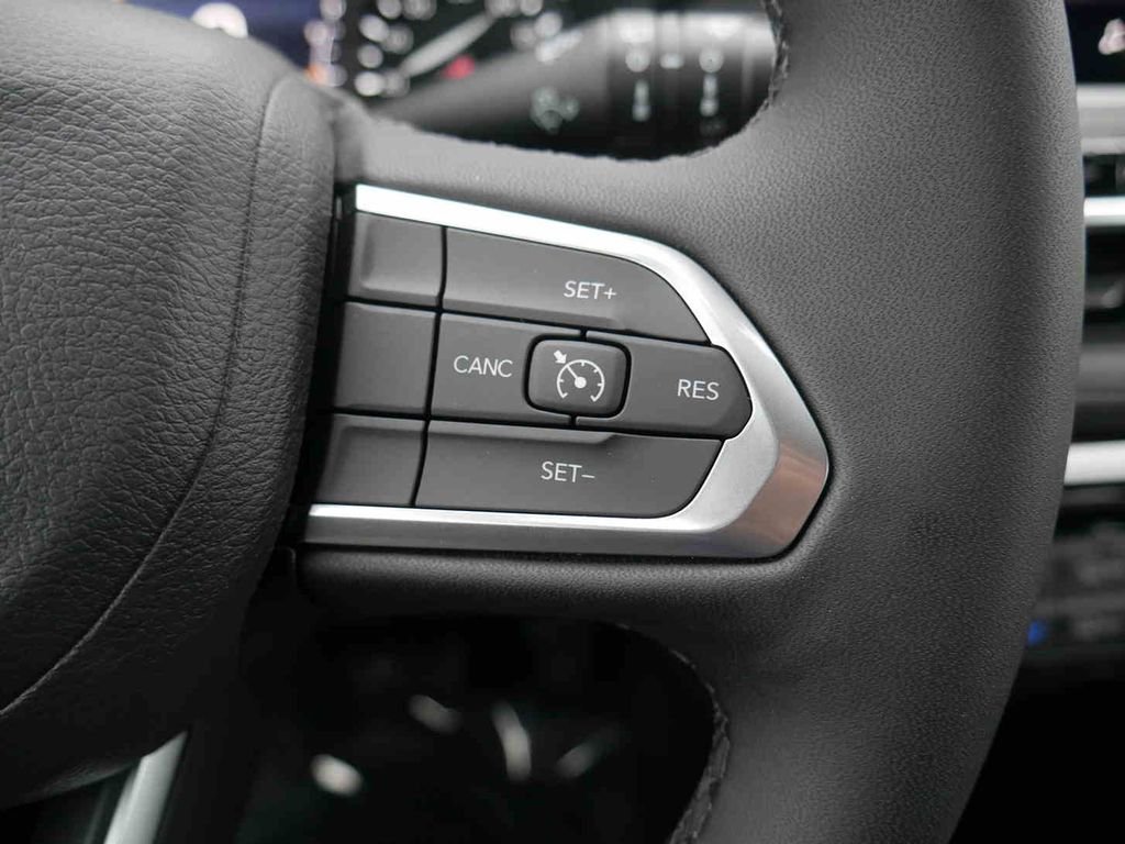 New 2026 White Jeep Latitude image 36