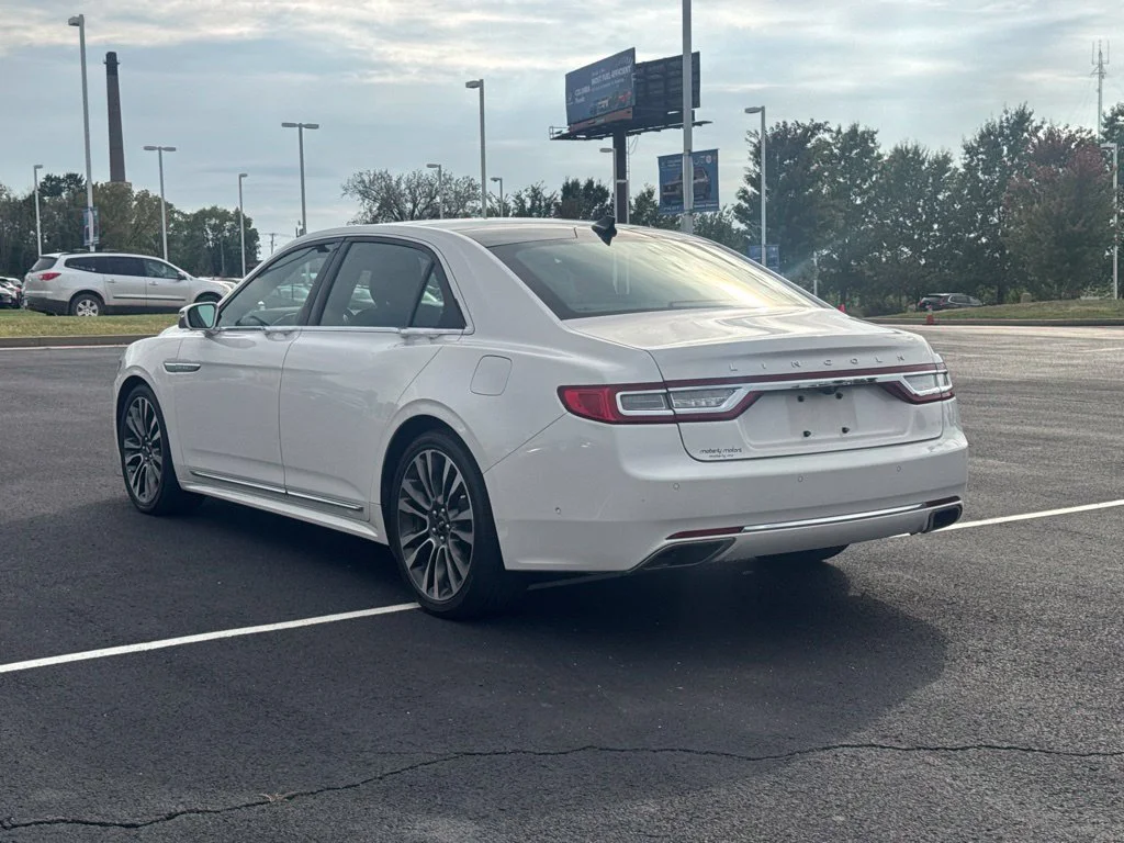 Used 2018 White Lincoln Select image 14