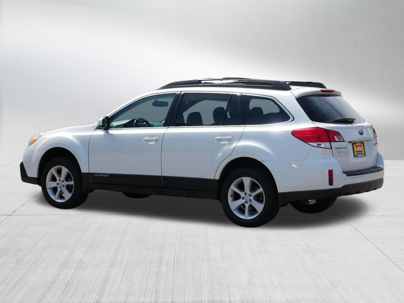 Used 2013 Satin White Pearl Subaru 2.5i Premium image 5