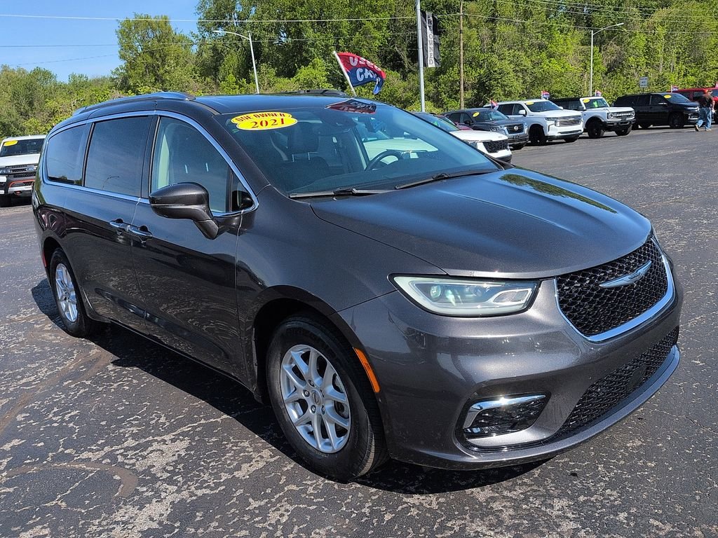 2021 Chrysler Pacifica Touring L's photo