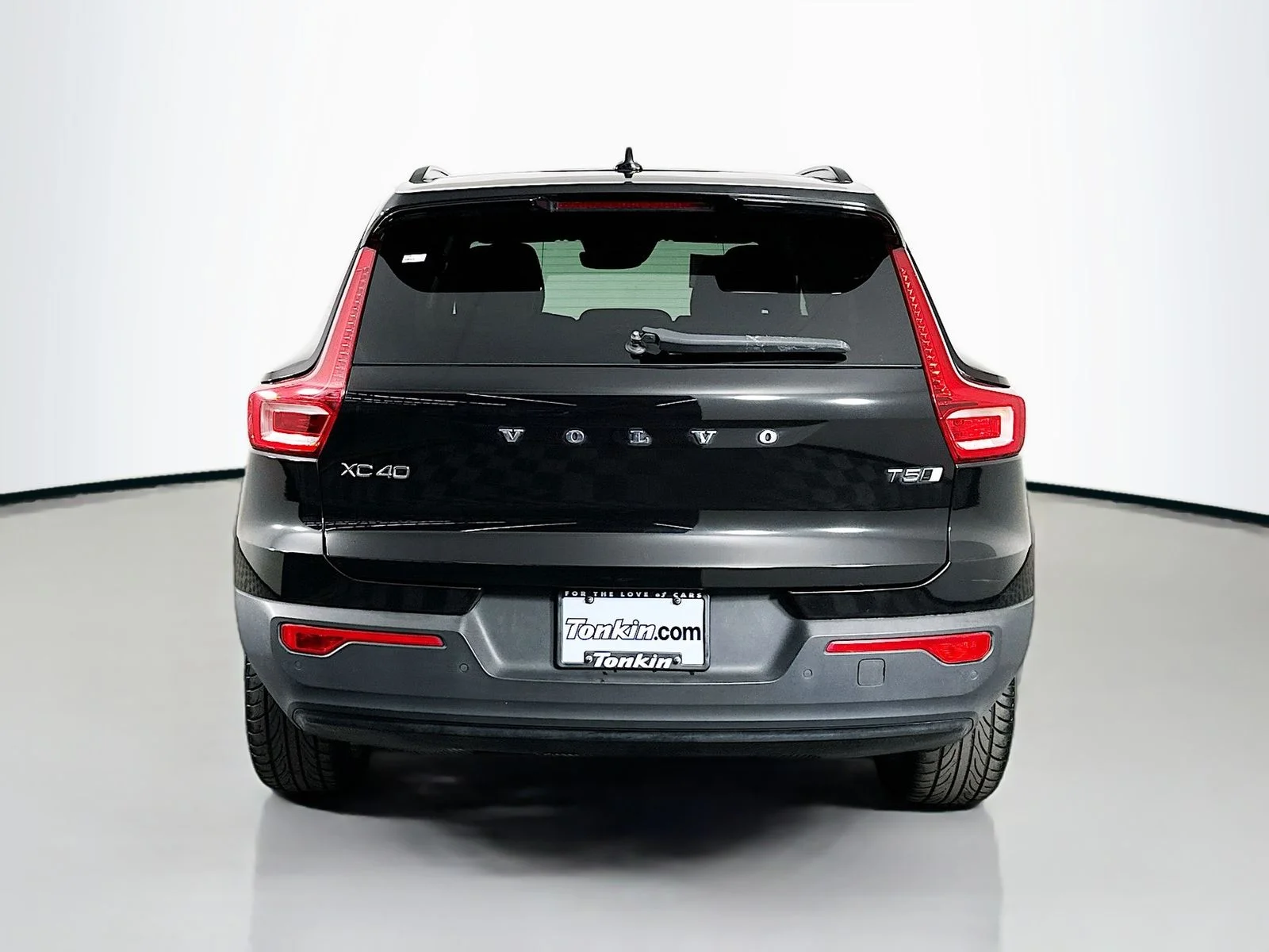 Used 2021 Black Volvo R-Design image 6