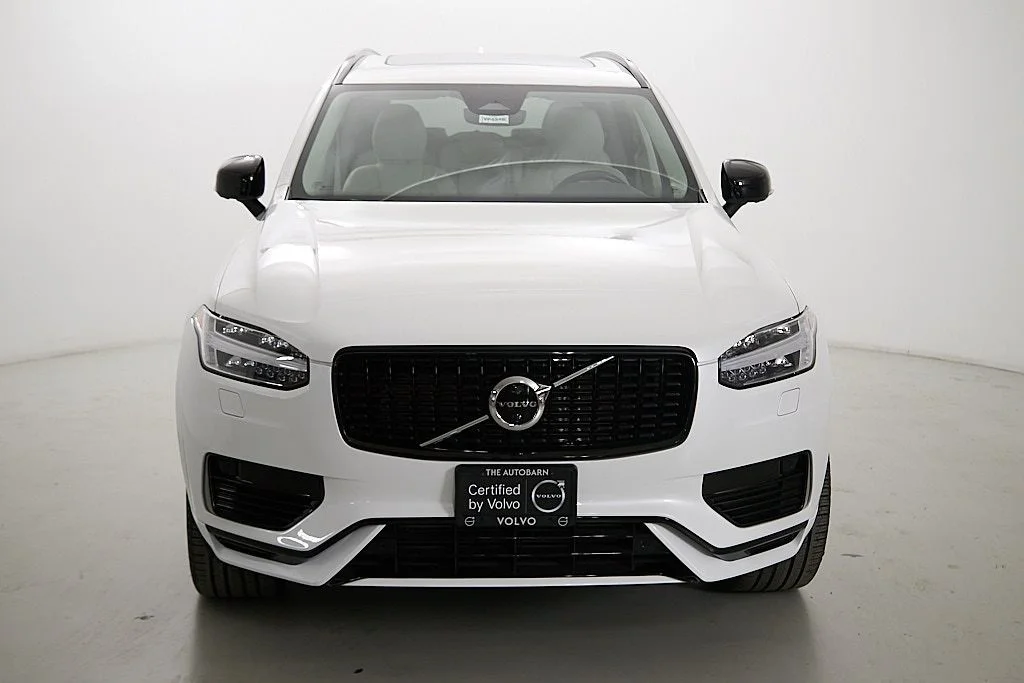 New 2023 Crystal White Volvo Plus image 5
