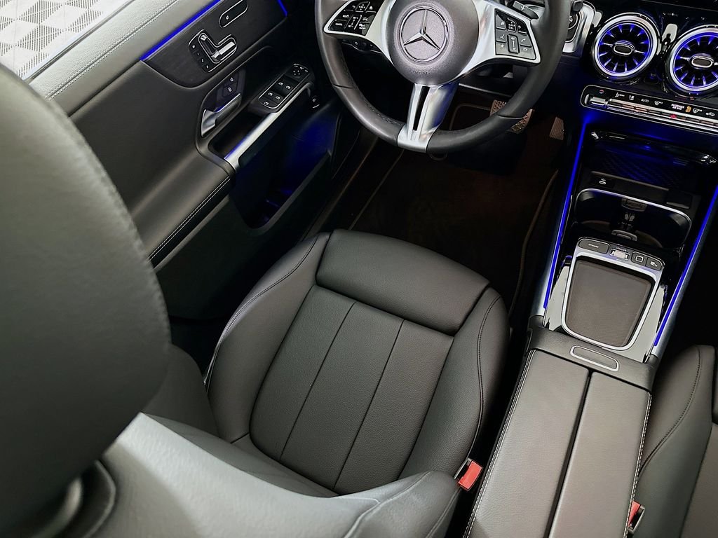 Used 2026 Black Mercedes-Benz GLB 250 image 21