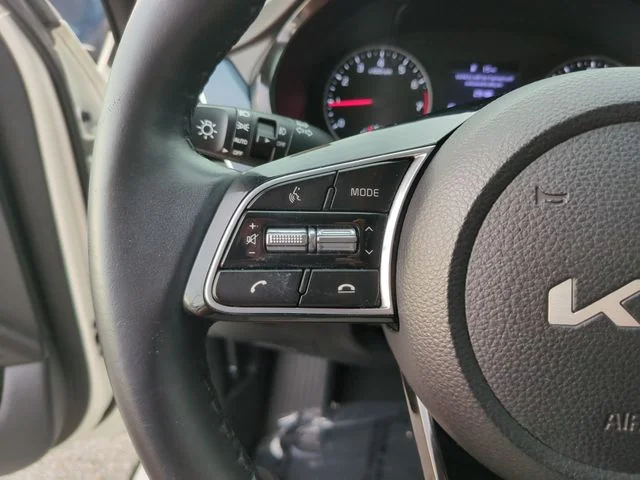 Used 2023 White Kia S image 26