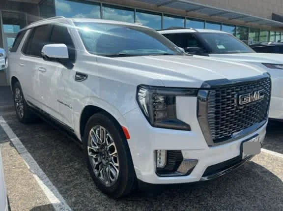 Used 2023 White Frost Tricoat GMC Denali Ultimate image 2