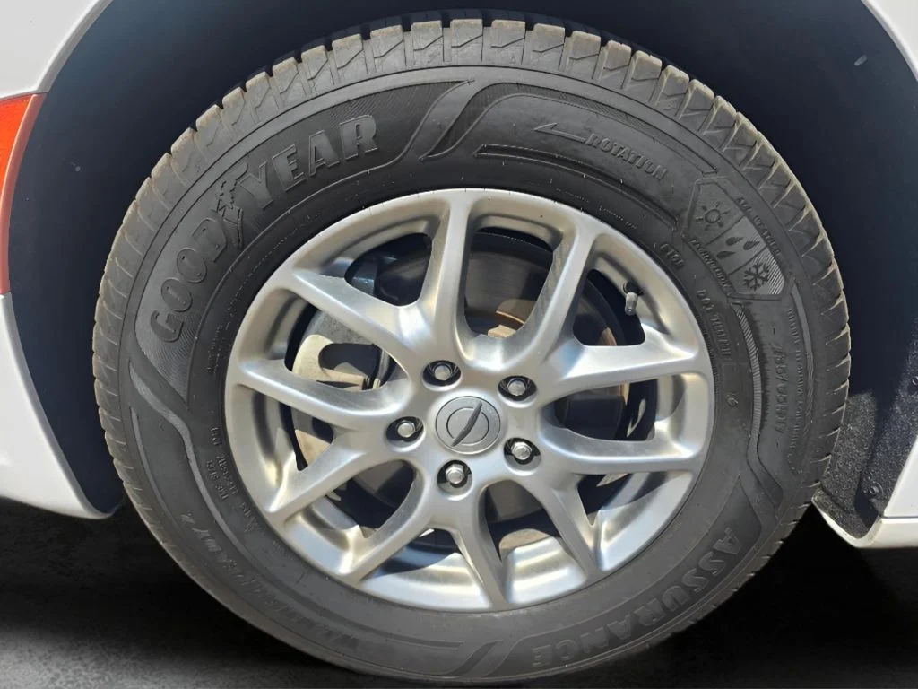 Used 2021 Bright White Clearcoat Chrysler Touring image 30