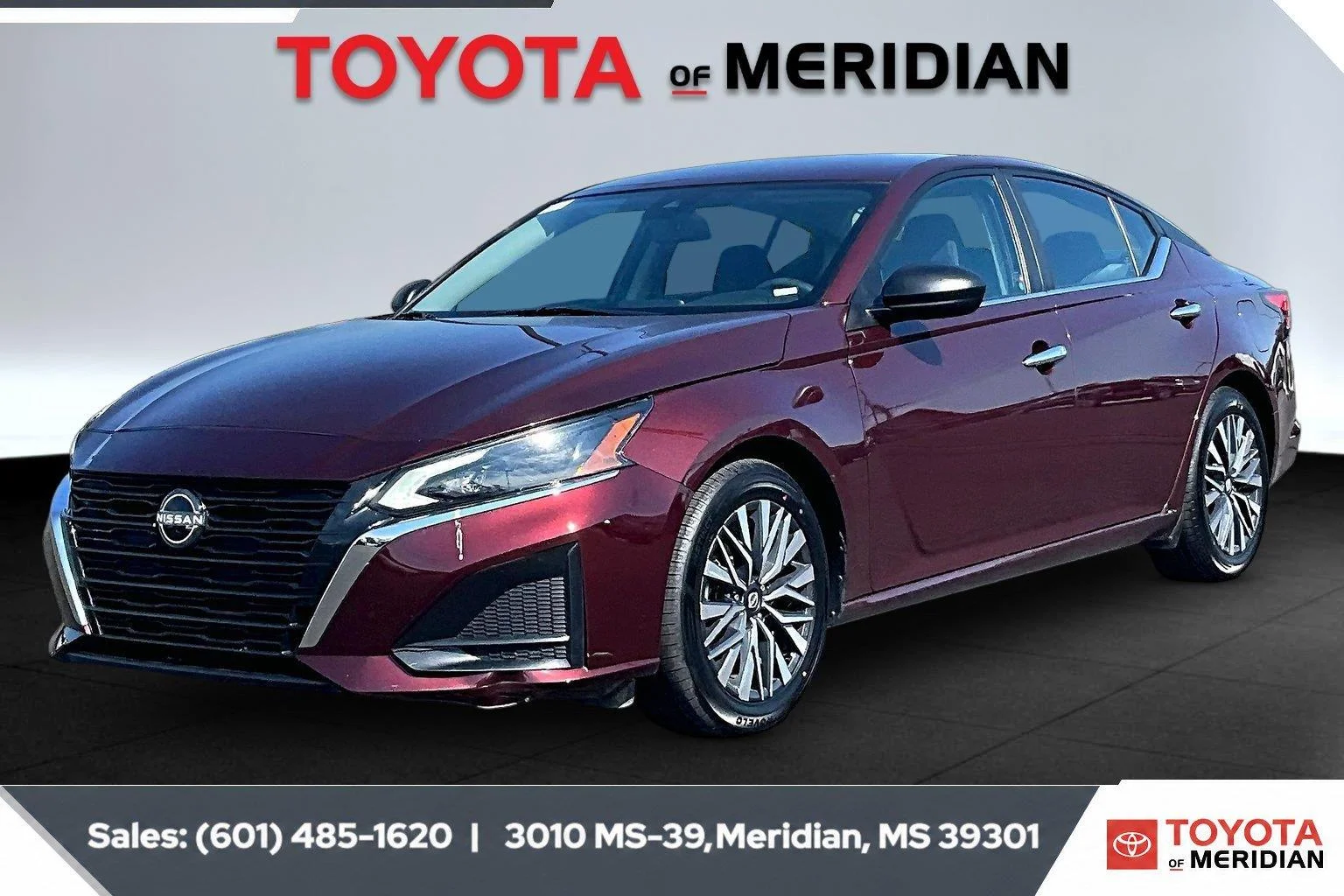 Used 2025 Garnet Pearl Metallic Nissan SV image 10