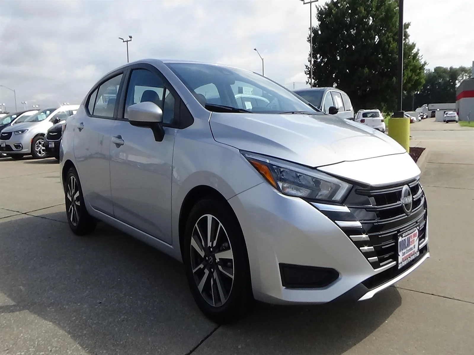Certified Used 2025 Brilliant Silver Metallic (k23) Nissan SV image 4