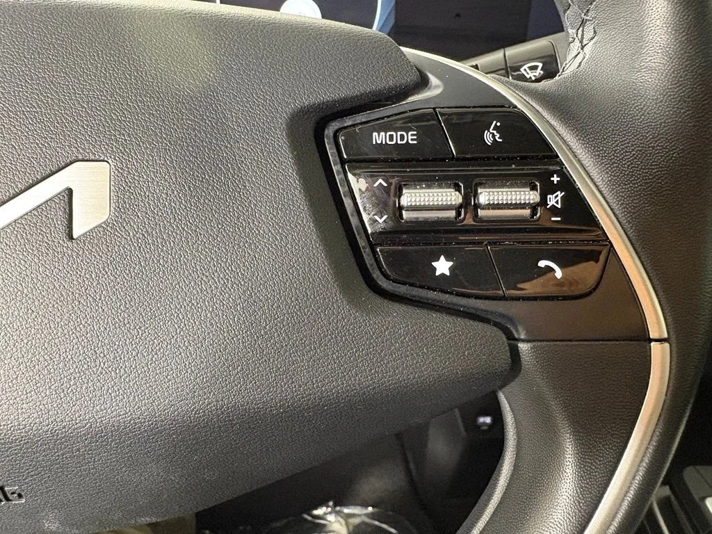 Used 2023 Gray Kia Wind image 25
