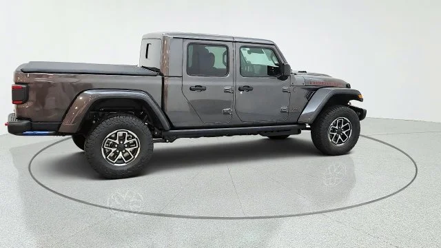 New 2027 Granite Crystal Metallic Clearcoat Jeep Rubicon X image 12