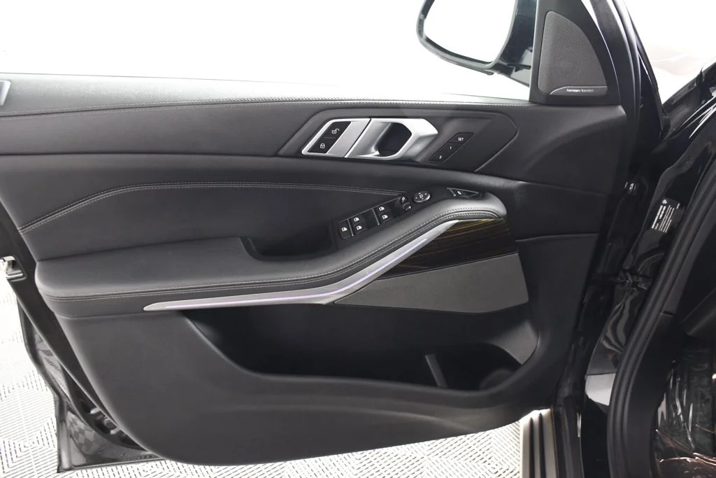 Used 2021 Jet Black BMW xDrive40i image 14