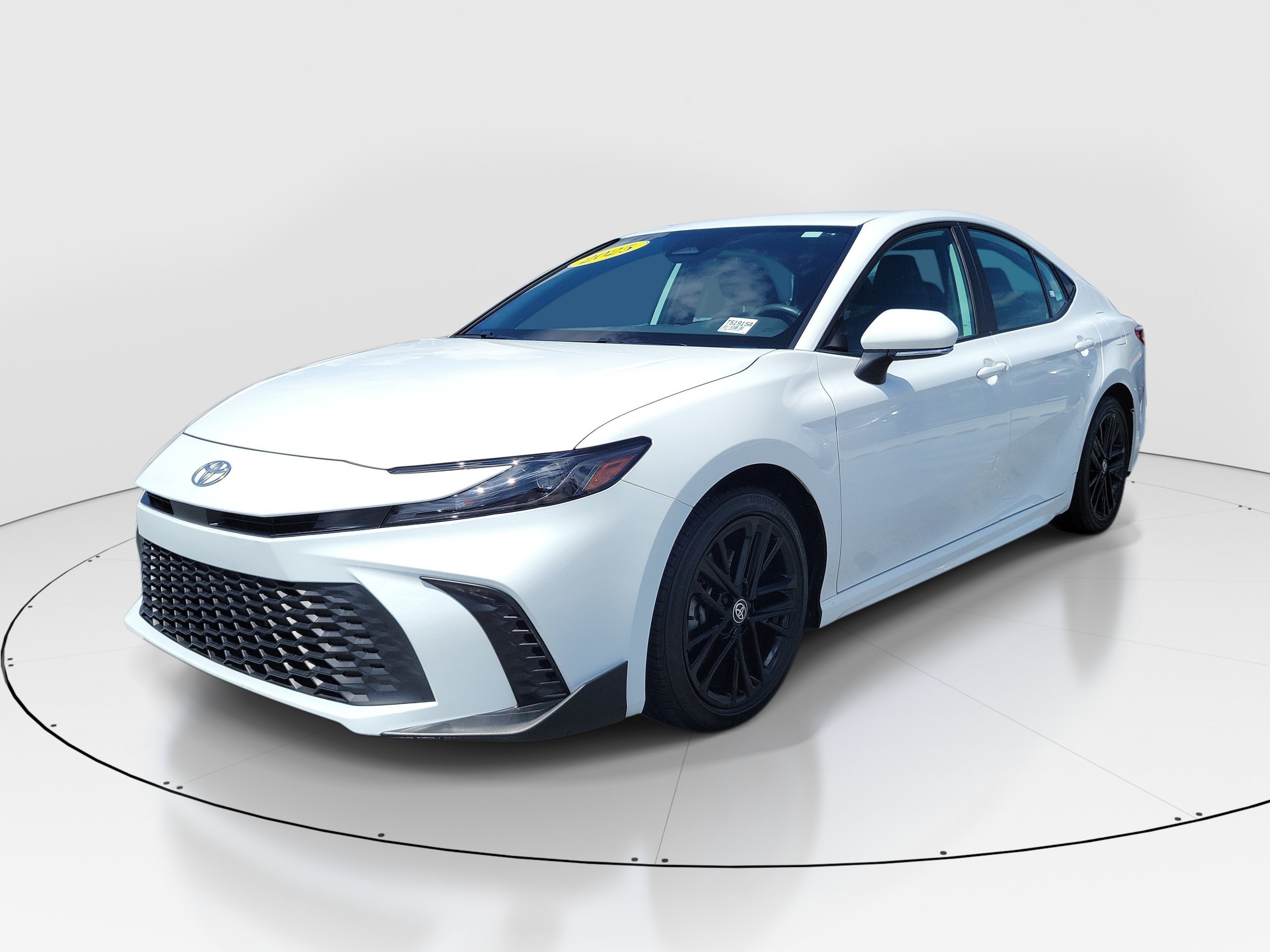 Used 2025 Ice Toyota SE image 3